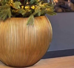 Capi Europe - Vaas Bol Groove XL - 63x51 - Goud - Bloempot Voor Binnen - Opening ⌀42 - GVGB271 -Tuin En Buiten 1200x1110 1