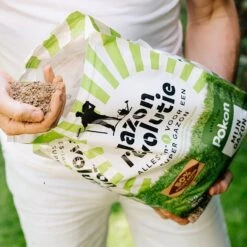 Pokon Gazon Revolutie - 12,5kg - Gazonmest / Graszaad / Bodemverbeteraar - Geschikt Voor 250m² - Binnen 15 Dagen Resultaat -Tuin En Buiten 1200x1198 4