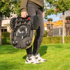 Powerplus POWXG6305 Robotmaaier - 18V - Voor Gazons Tot Ca. 500m² - Maaibreedte 180mm - Incl. Laadstation En Accessoires -Tuin En Buiten 1200x1200 401