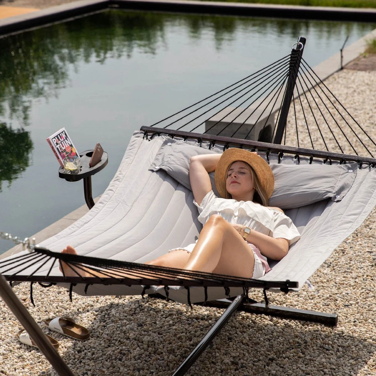 Vita5 Hangmat Met Standaard En Spreidstok – 2 Persoons – Incl. Bekerhouder - Afneembaar Kussen – Uv-bestendig – Lichtgrijs 14 Vita5 Hangmat Met Standaard En Spreidstok – 2 Persoons – Incl. Bekerhouder - Afneembaar Kussen – Uv-bestendig – Lichtgrijs - Afbeelding 12