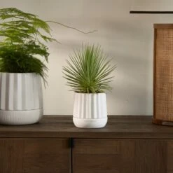 Riviera Maison Plantenbak Rond, Bloempot Met Ribbel - RM Let It Grow Planter - Wit - Porselein - Maat S -Tuin En Buiten 1200x1200 706