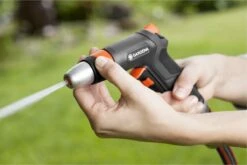 GARDENA - Premium Reinigingssproeier Spuitpistool - Metaal - Voor Reiniging En Bewatering -Tuin En Buiten 1200x801 8