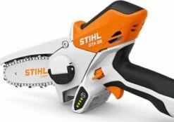 Stihl Accu Mini Kettingzaag SET - Snoeischaar - Snoeizaag - Hand Kettingzaag - Professioneel- Hovenier- Tuinman -Tuin En Buiten 1200x847 3