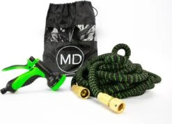 MD-Goods ® Super Sterk Uitrekbare Tuinslang Tot 30 Meter + GRATIS Tas En Koppelstuk - Tuinsproeier - Tuin Besproeien - Waterslang - Sproeikop - Groen - Flexibel Elastisch -Tuin En Buiten 1200x865 1
