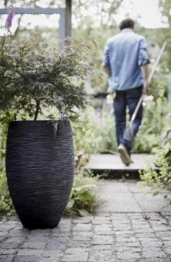 Capi Europe - Vaas Elegant Deluxe Rib NL - 56x84 - Zwart - Voor Binnen En Buiten - KBLR1132 15 Capi Europe - Vaas Elegant Deluxe Rib NL - 56x84 - Zwart - Voor Binnen En Buiten - KBLR1132 -Tuin En Buiten 786x1200