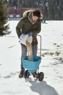 GARDENA Strooiwagen XL Strooikar - 800m2 - 18 Liter -Tuin En Buiten 799x1200 2