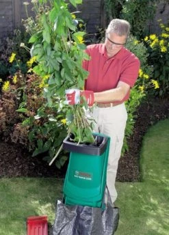 Bosch AXT Rapid 2200 Hakselaar - 2200 W - 90 Kg/u -Tuin En Buiten 862x1200 1